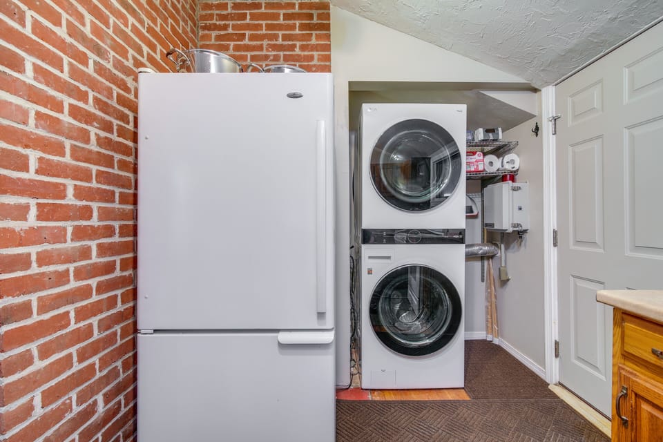 Laundry | Detergent Provided