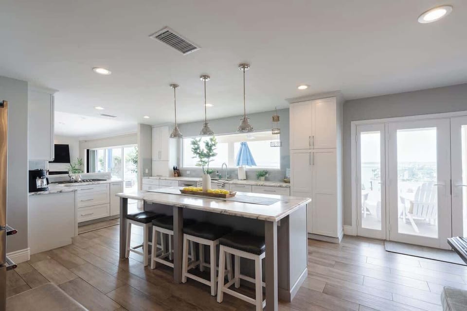 Enjoy a cup of coffee at the breakfast bar while you keep the chef company