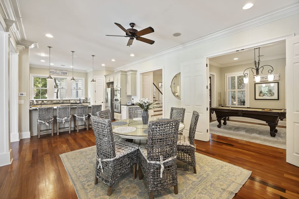 Dining Table Seats 6 Guests