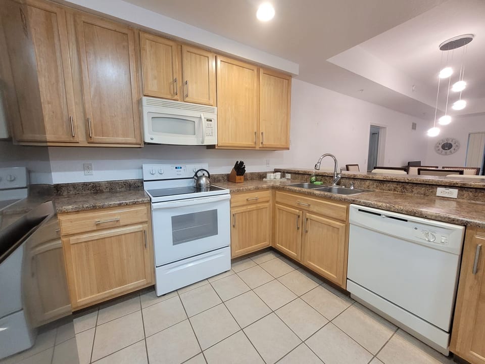 FULL KITCHEN.... IF YOU LIKE TO COOK SOMETHING FOR YOURSELF, AND SERVE 8 PEOPLE