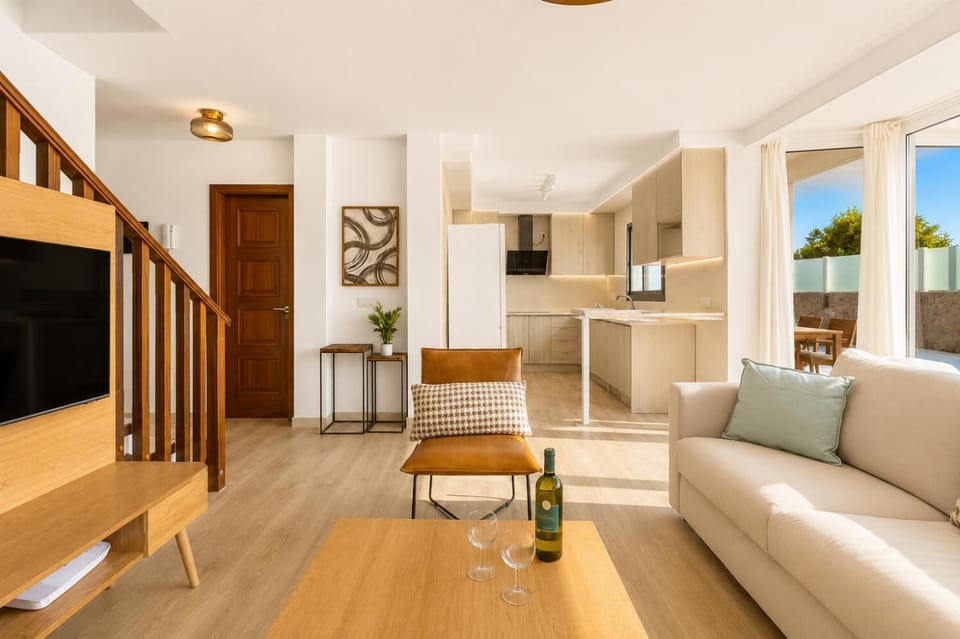 Open-plan living room with sofas, dining area, kitchen, WiFi internet, satellite TV,