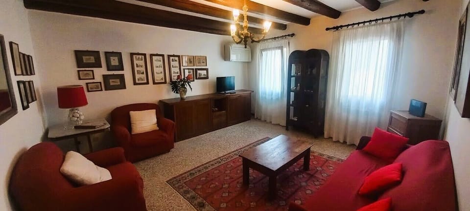 Comfort Apartment | Living area | MP3 dock
