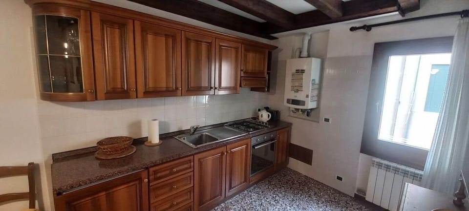 Comfort Apartment | Private kitchen | Fridge, oven, cookware/dishes/utensils, kitchen islands