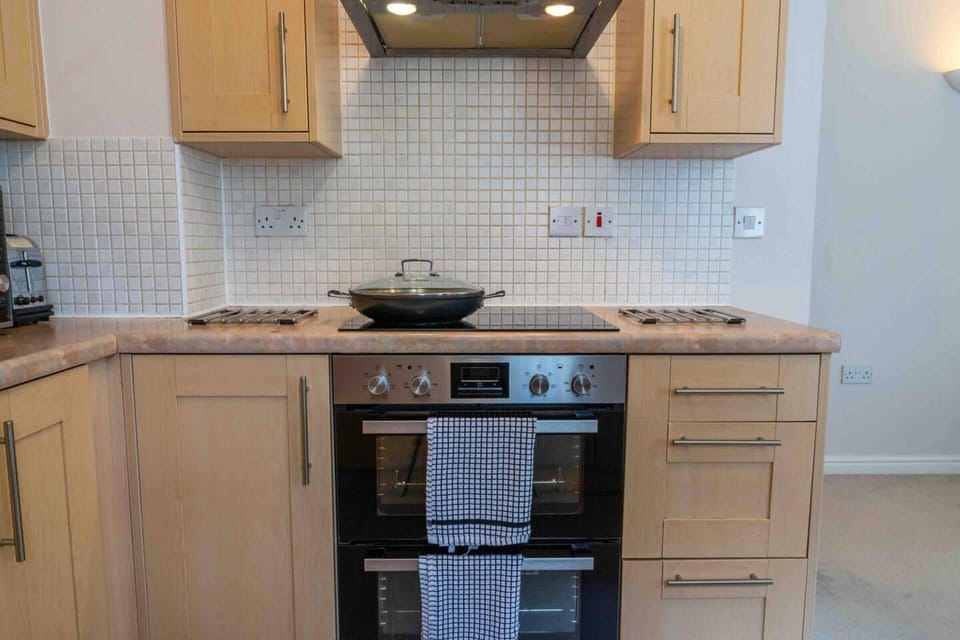Apartment | Private kitchen | Fridge, microwave, oven, stovetop