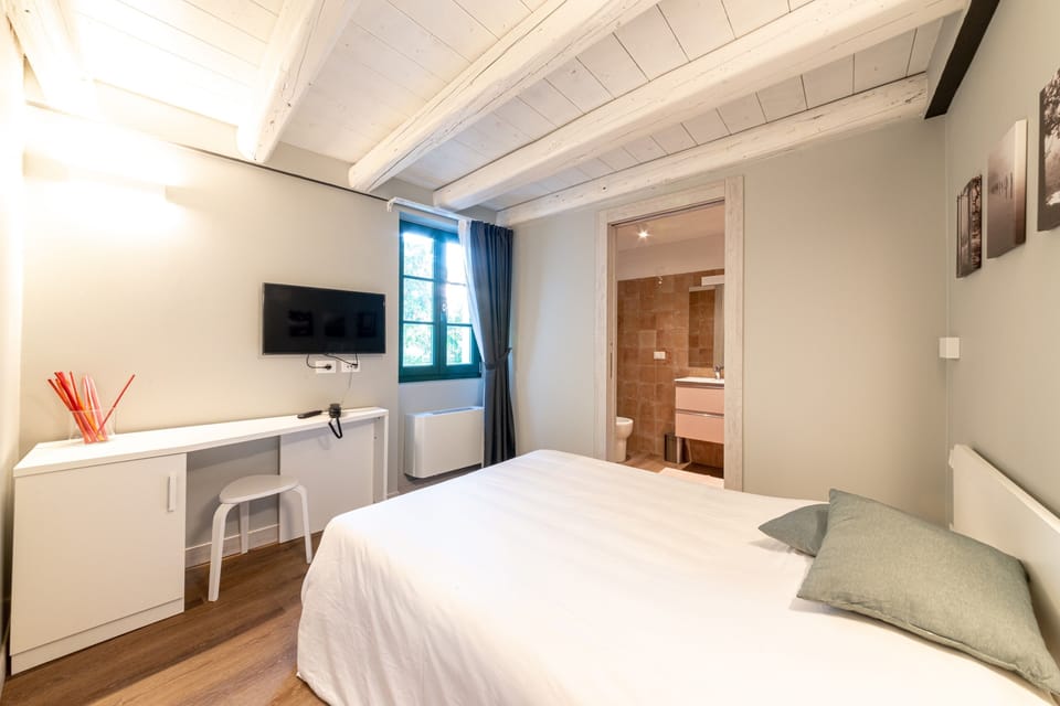 Standard Double Room | Premium bedding, minibar, in-room safe, desk