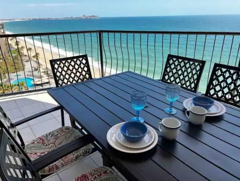 Enjoy dinning outside on the patio!