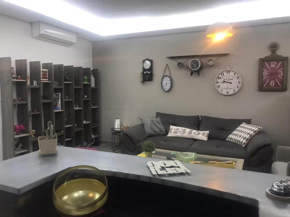 Apartment, 2 Bedrooms, Accessible, Smoking | Living room