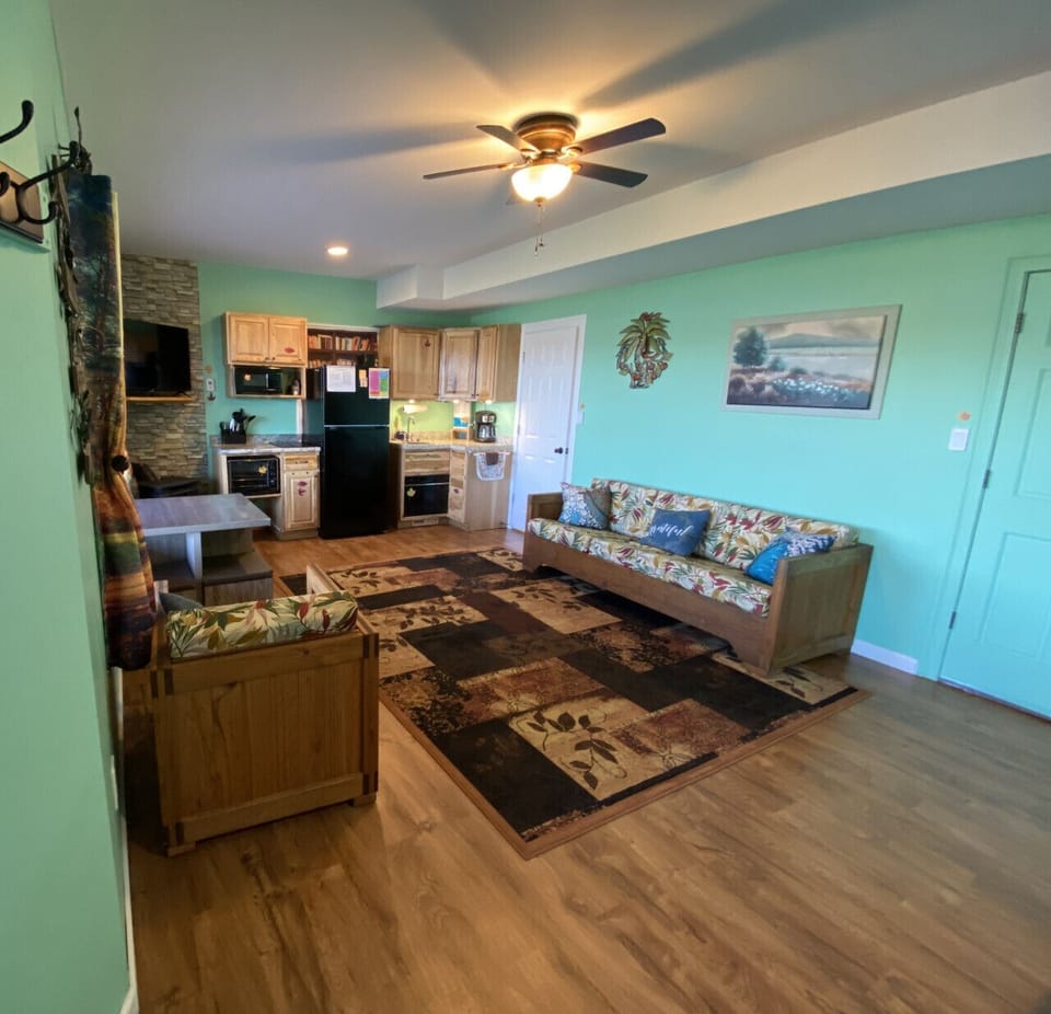 Grateful Suite is a complete, well-appointed studio apartment.