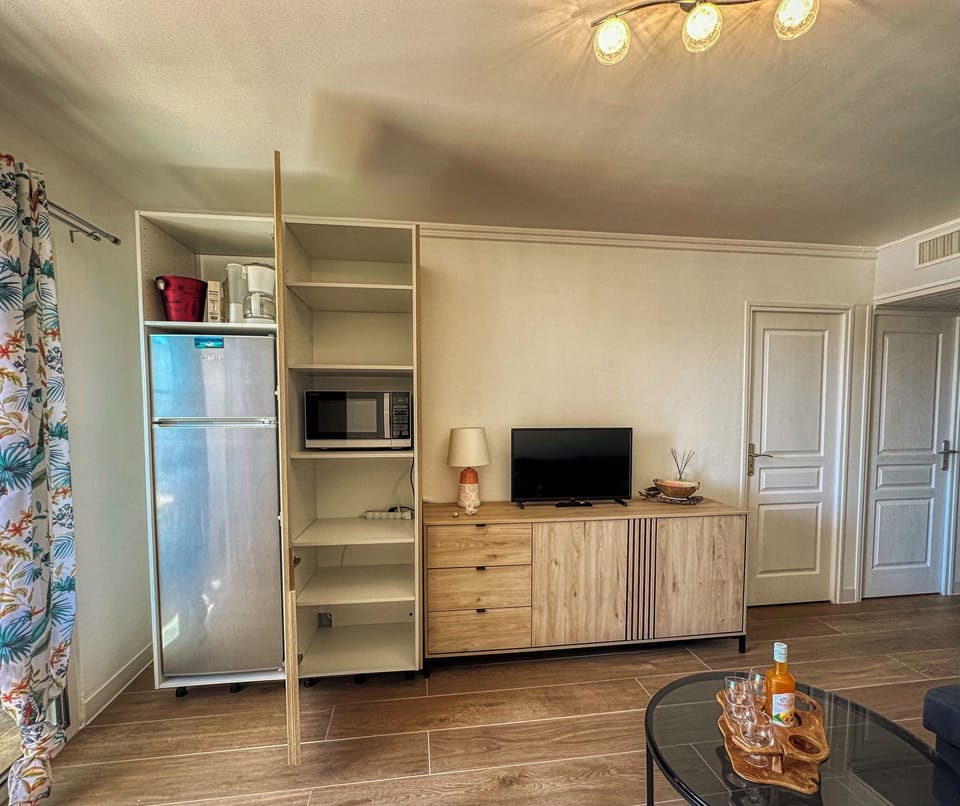 Superior Penthouse, 2 Bedrooms, Terrace, Sea View | Living area
