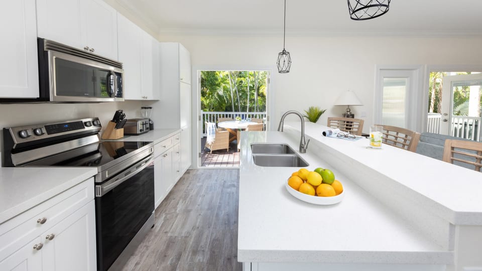 3 Bedroom Premium Home with Pool | Private kitchen | Coffee/tea maker, fridge, microwave, oven
