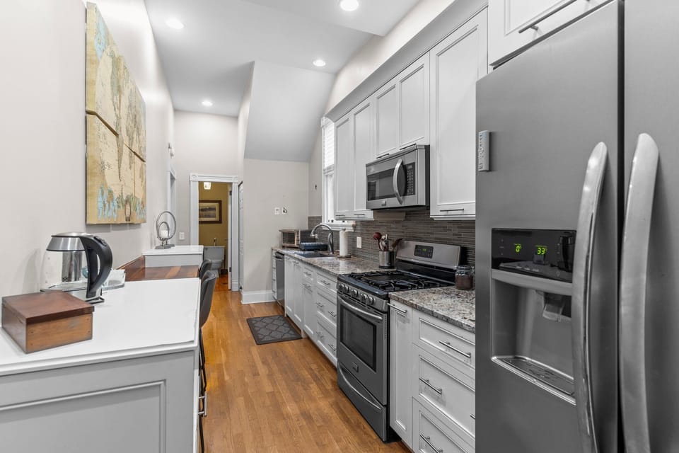 beautiful granite throughout kitchen