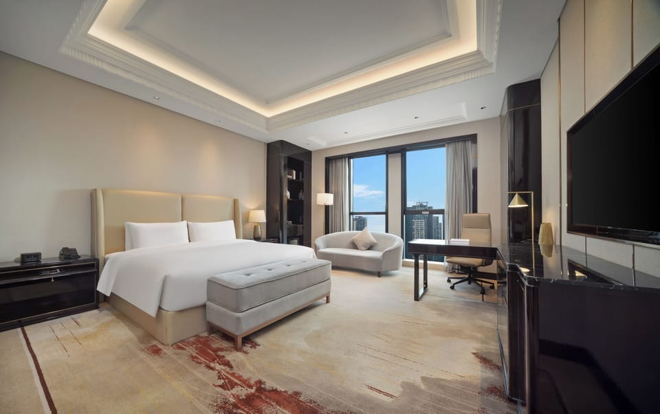 Superior Room | Premium bedding, down comforters, pillowtop beds, in-room safe