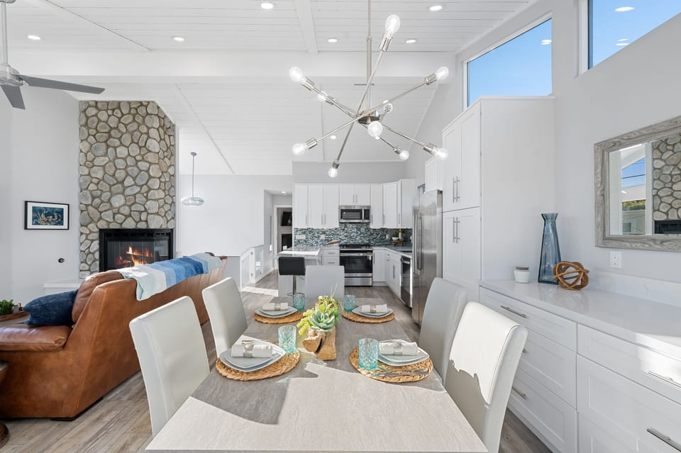 Second floor dining area to kitchen