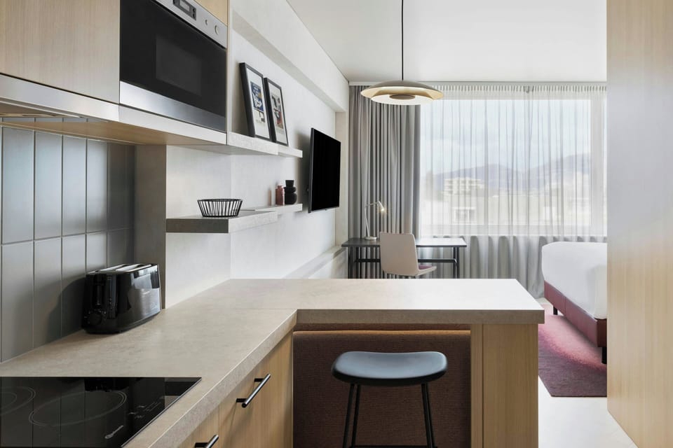 Comfort Studio, 1 Queen Bed with Sofa bed | Private kitchen | Mini-fridge, microwave, dishwasher, coffee/tea maker