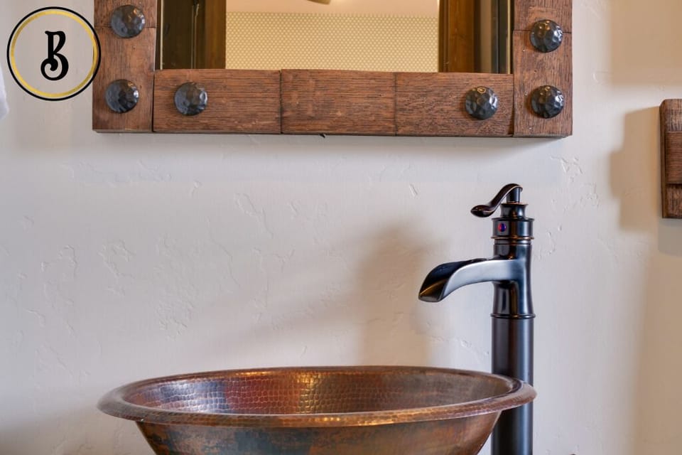 Bathroom #4 Accents