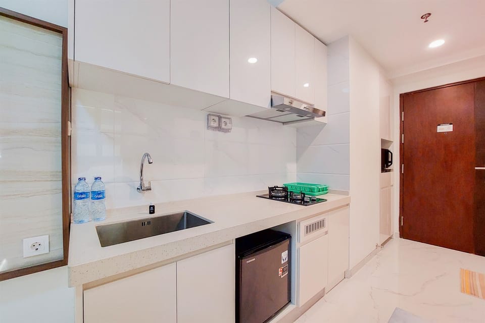 Studio | Private kitchen | Full-size fridge, stovetop