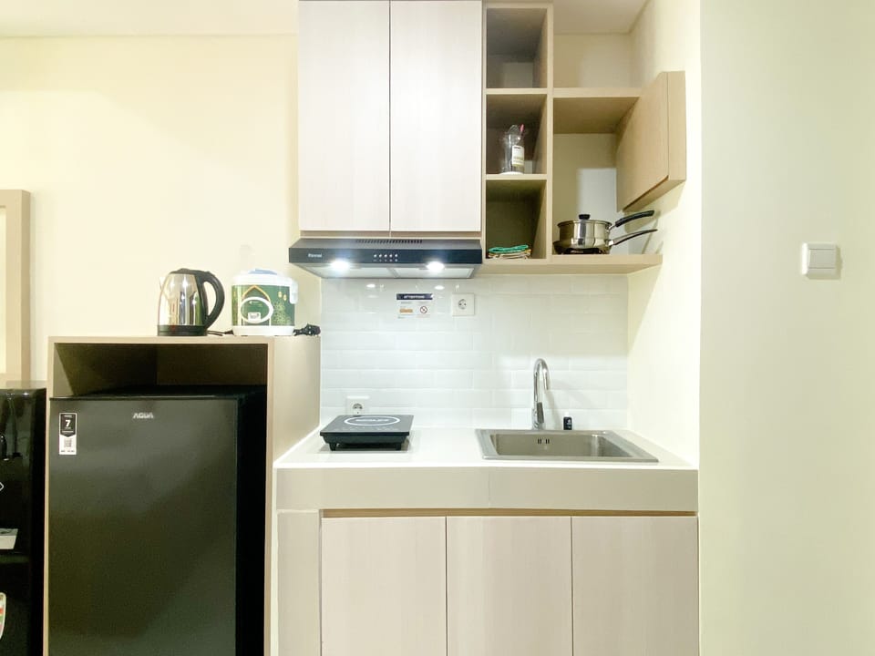 Studio | Private kitchen | Full-size fridge, stovetop