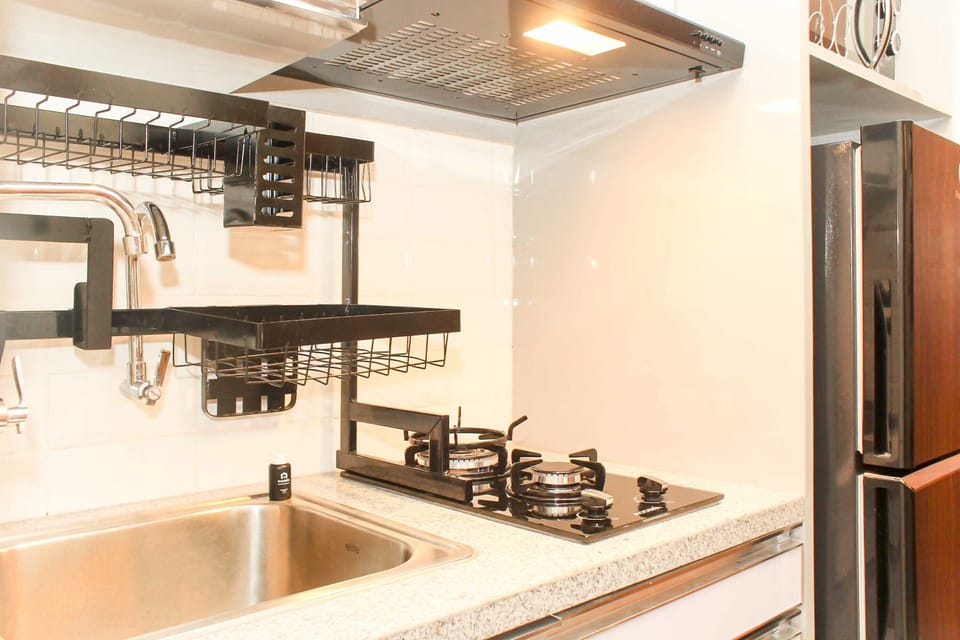Studio | Private kitchen | Full-size fridge, stovetop
