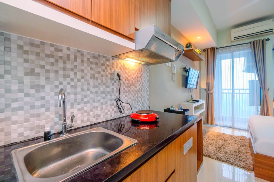 Studio | Private kitchen | Full-size fridge, stovetop