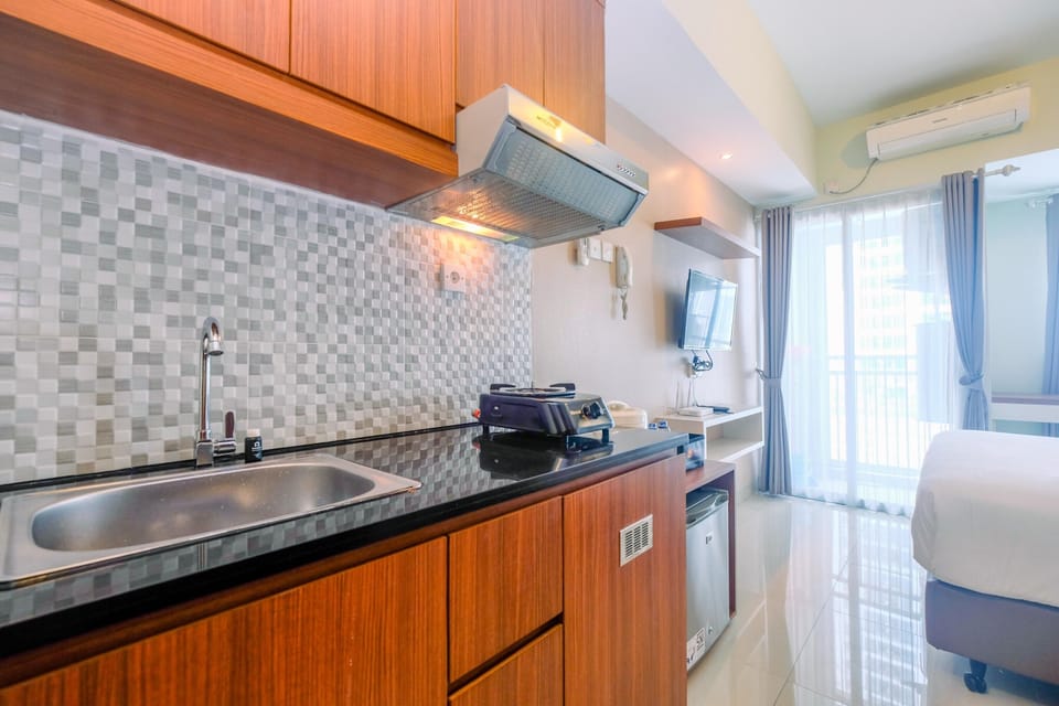 Studio | Private kitchen | Full-size fridge, stovetop