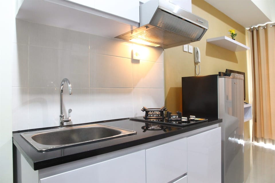 Studio | Private kitchen | Full-size fridge, stovetop