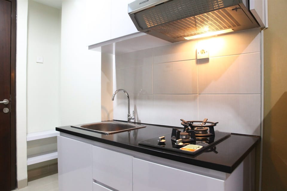 Studio | Private kitchen | Full-size fridge, stovetop