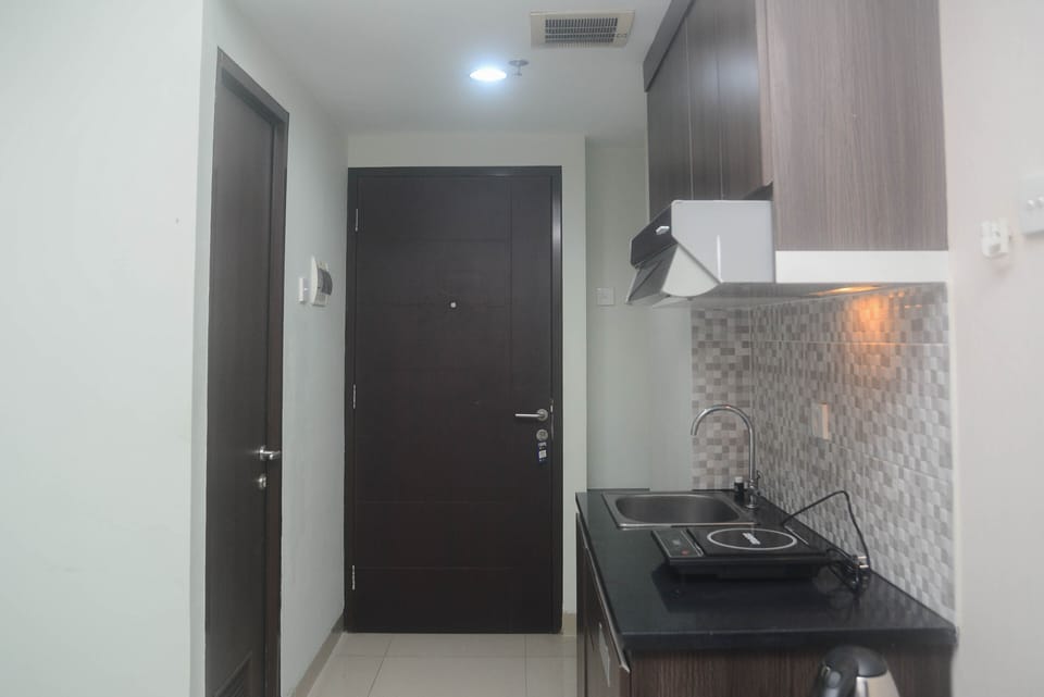 Studio | Private kitchen | Full-size fridge, stovetop