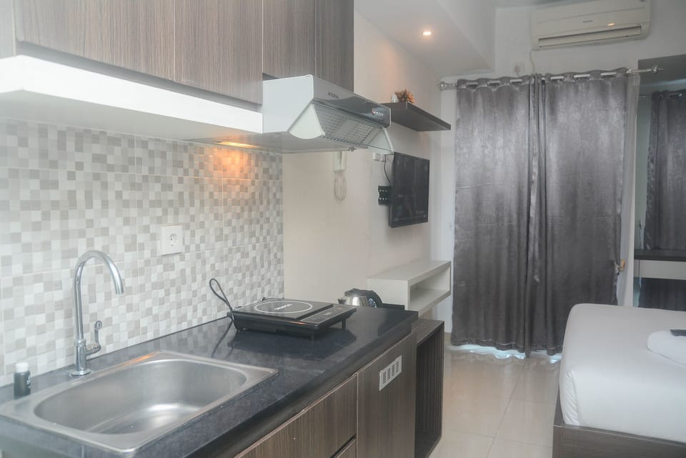 Studio | Private kitchen | Full-size fridge, stovetop