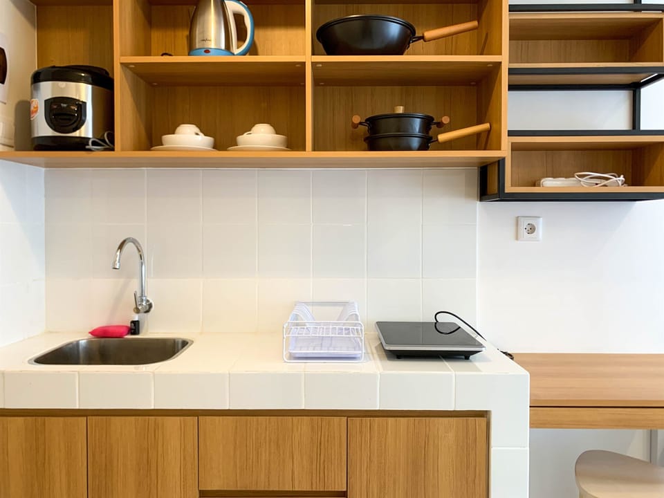Studio | Private kitchen | Full-size fridge, stovetop