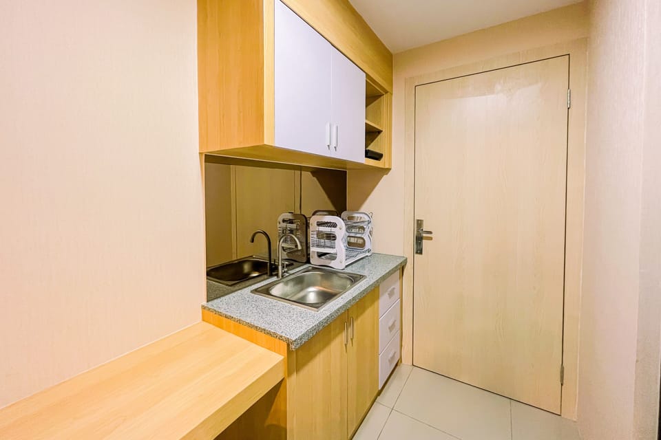 Studio | Private kitchen | Full-size fridge, stovetop