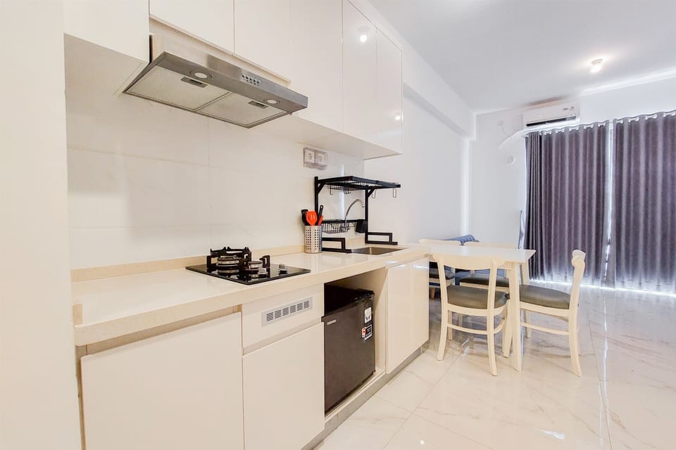 Apartment | Private kitchen | Full-size fridge, stovetop