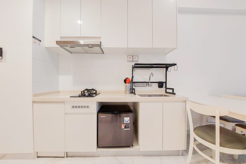 Apartment | Private kitchen | Full-size fridge, stovetop