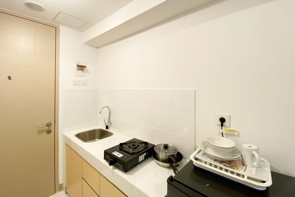 Studio | Private kitchen | Full-size fridge, stovetop