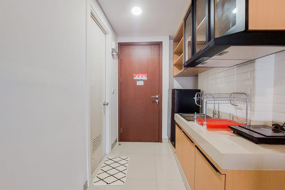 Apartment | Private kitchen | Full-size fridge, stovetop