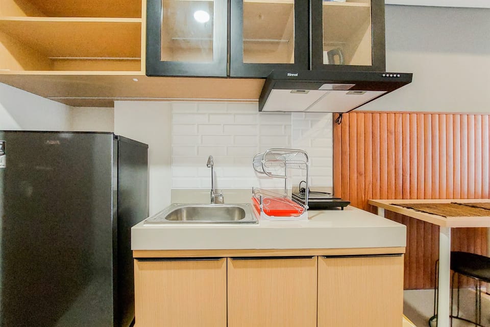 Apartment | Private kitchen | Full-size fridge, stovetop