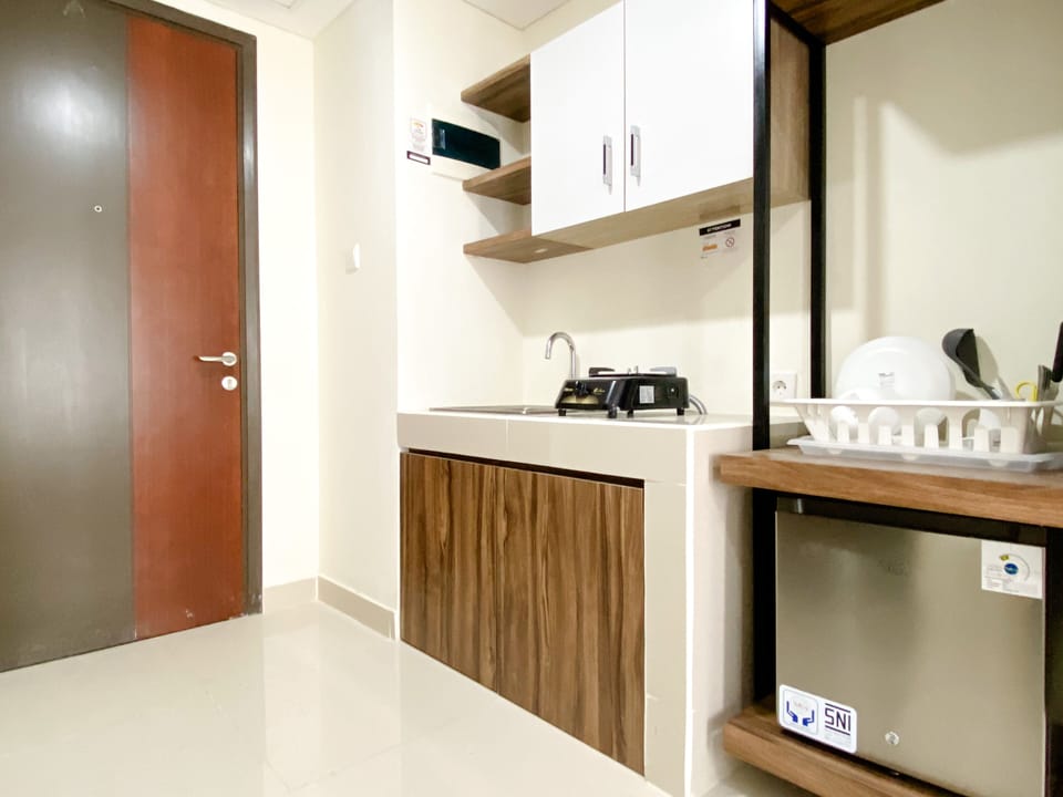 Studio | Private kitchen | Full-size fridge, stovetop