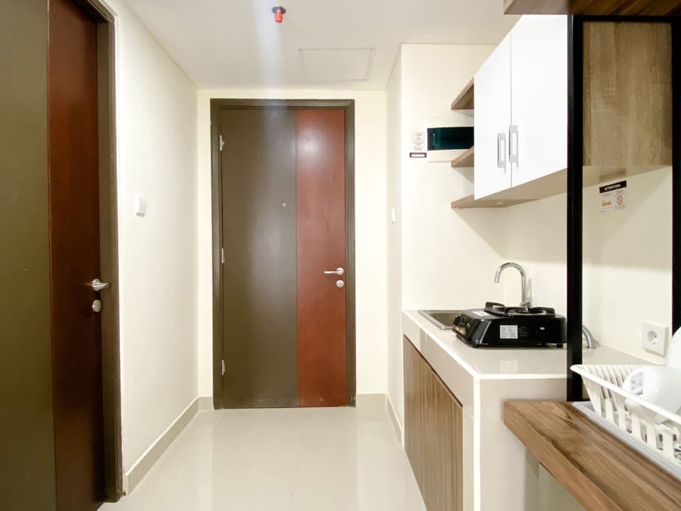 Studio | Private kitchen | Full-size fridge, stovetop
