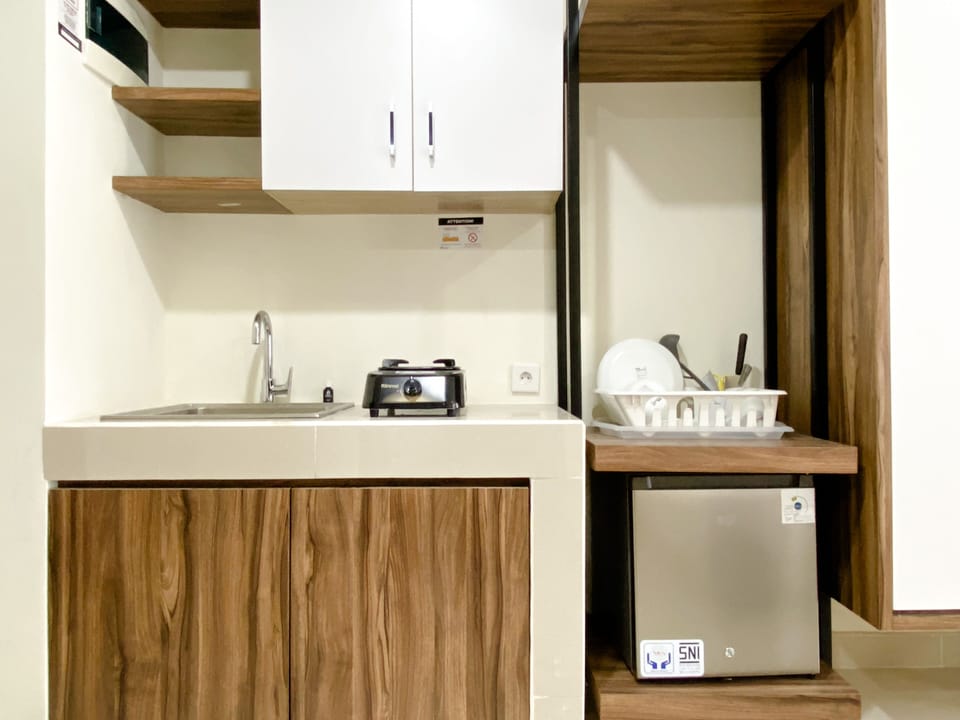 Studio | Private kitchen | Full-size fridge, stovetop