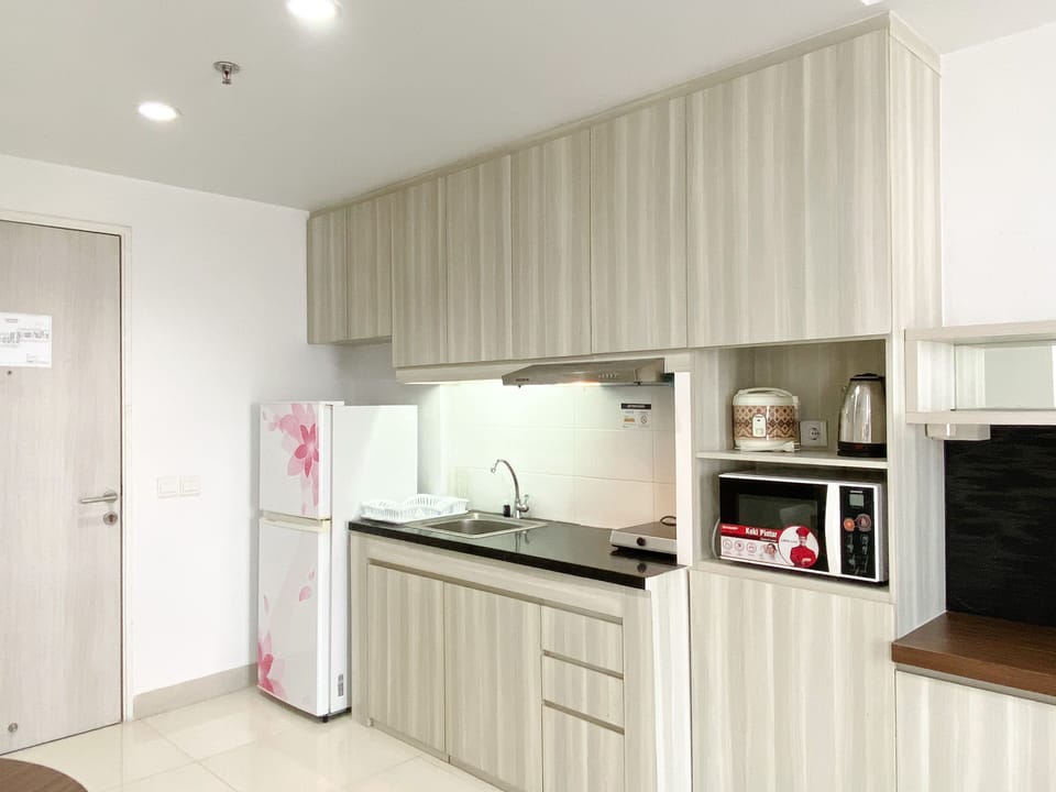 Studio | Private kitchen | Full-size fridge, stovetop