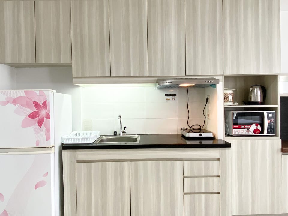 Studio | Private kitchen | Full-size fridge, stovetop