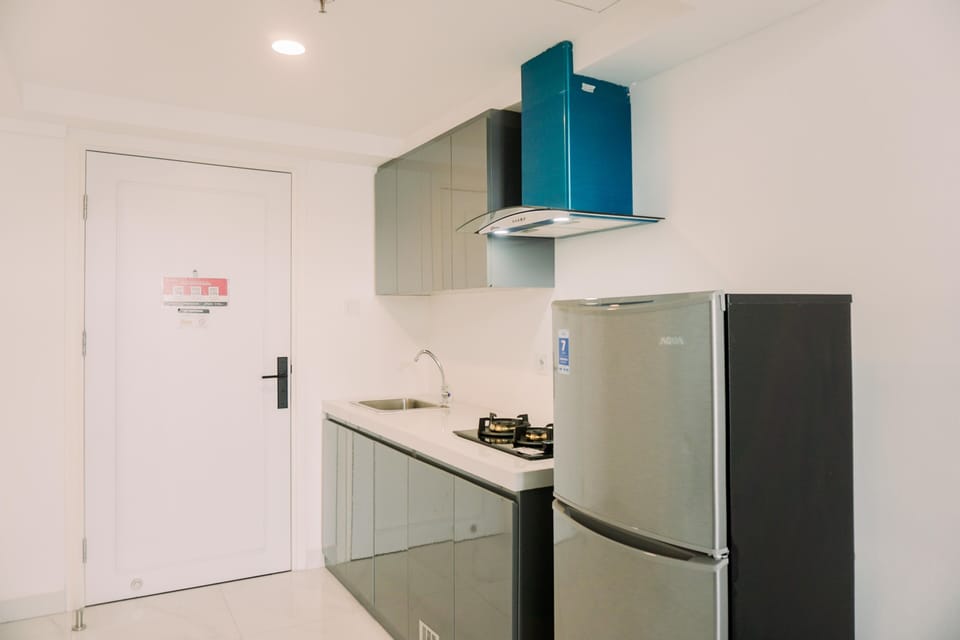 Apartment | Private kitchen | Full-size fridge, stovetop