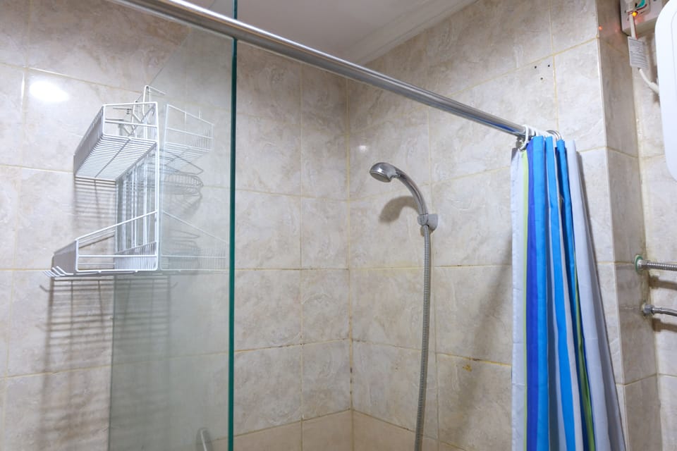 Apartment | Bathroom | Shower, free toiletries, towels