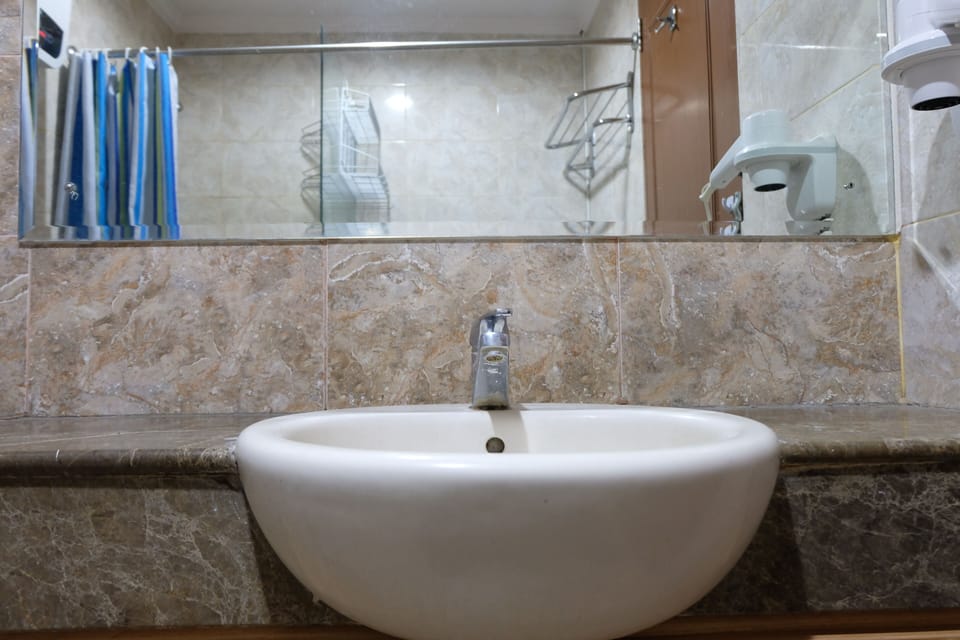 Apartment | Bathroom | Shower, free toiletries, towels