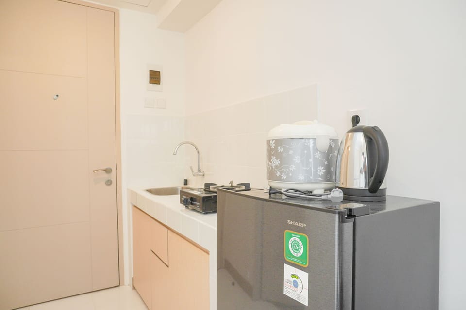 Studio | Private kitchen | Full-size fridge, stovetop