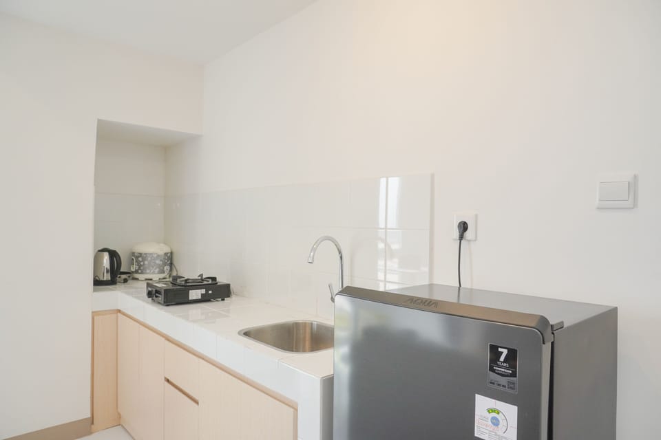 Apartment | Private kitchen | Full-size fridge, stovetop