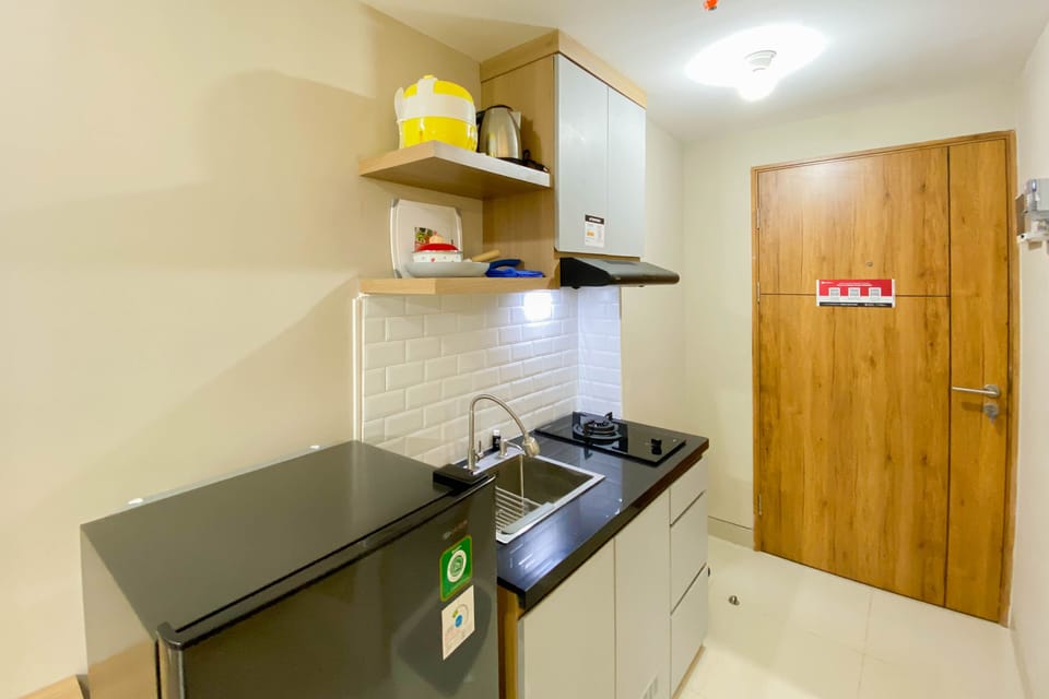 Studio | Private kitchen | Full-size fridge, stovetop