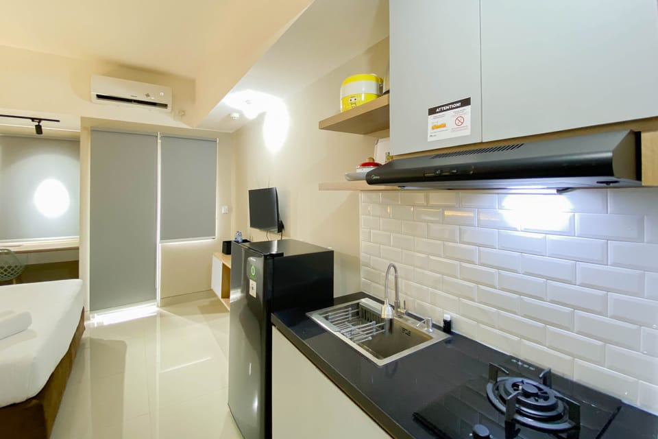 Studio | Private kitchen | Full-size fridge, stovetop