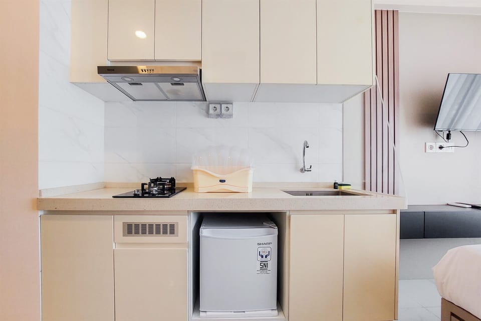 Studio | Private kitchen | Full-size fridge, stovetop