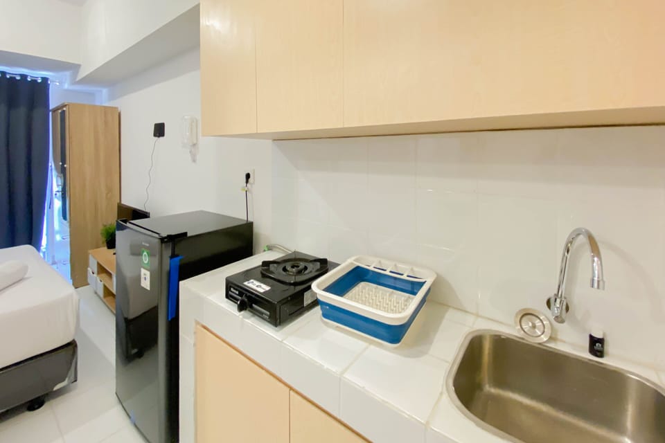 Studio | Private kitchen | Full-size fridge, stovetop