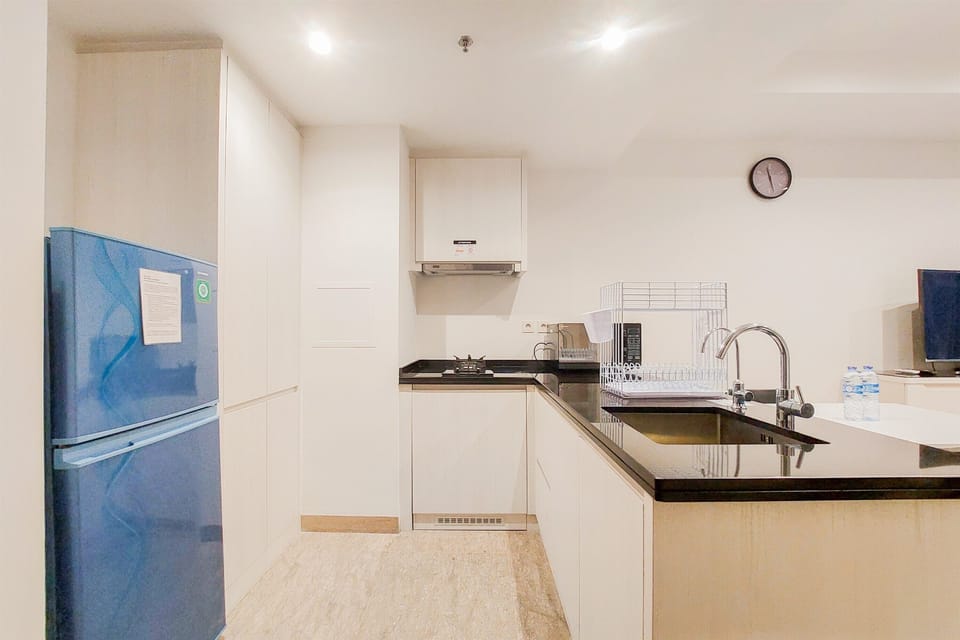 Apartment | Private kitchen | Full-size fridge, stovetop